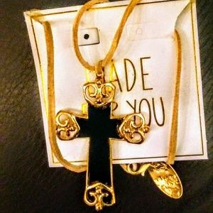 Gift NWT lrg blck/gold trim cross pendant on suede
